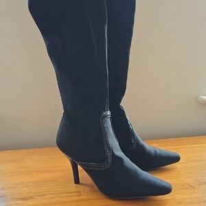White House Black Market form fitting Heeled Boots, Size 8.5